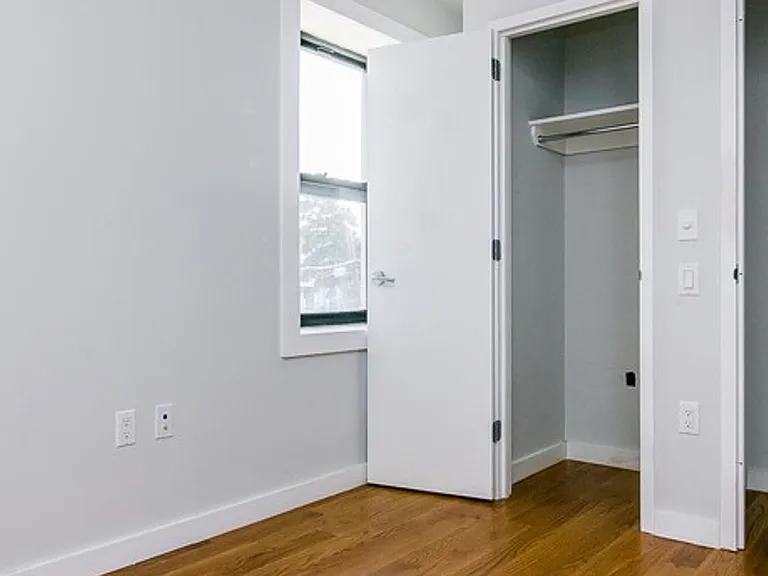 100 Dupont St #1H — Photo 3