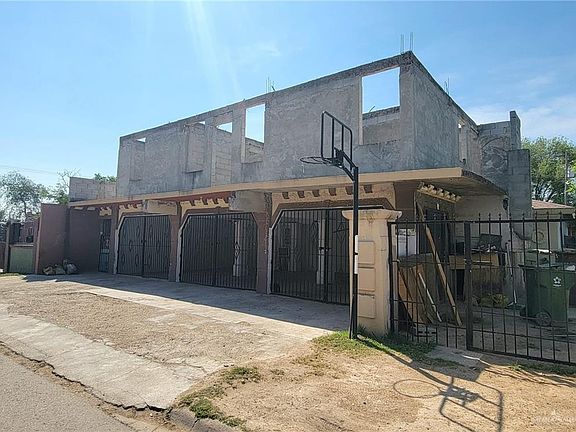3rd image of 707 San Blas St