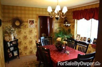 4th image of 117 E Elm St