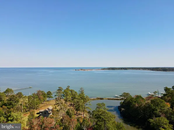 128H Clark Point Dr, White Stone, VA 22578