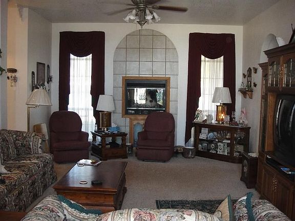 3rd image of 120 E Valley Dr