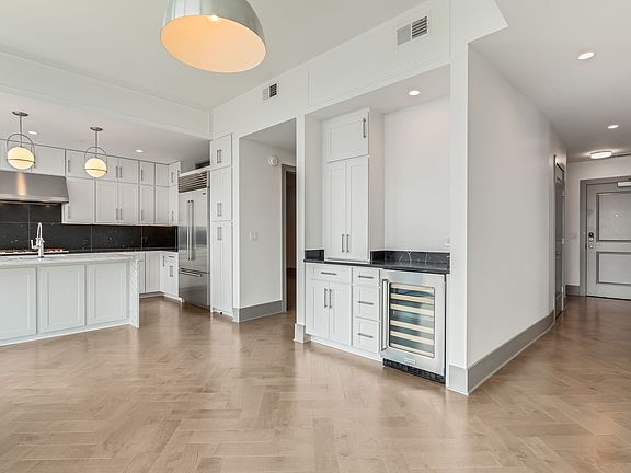 4th image of 1616 W End Ave #3004