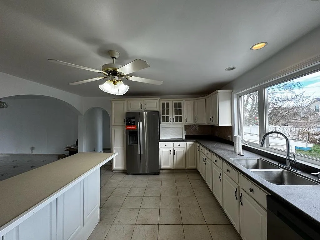Building Photo - 131 Webster St #1
