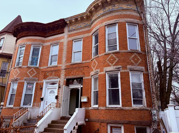 60 Richmond Street image 1 of 12