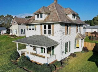 327 S Market St, Loudonville, OH 44842