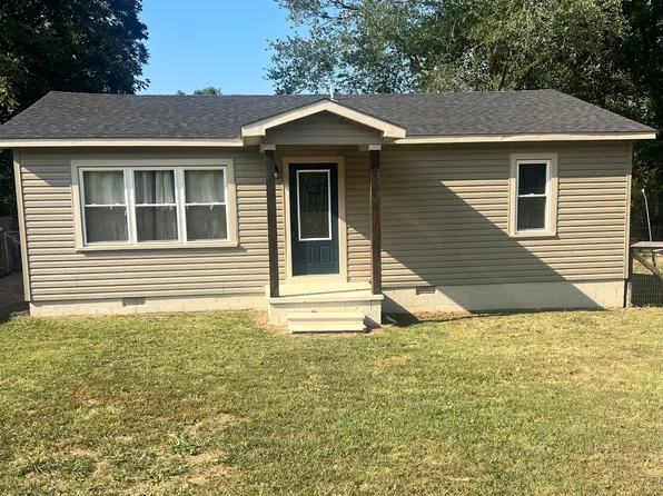 245 Clover St, Bruceton, TN 38317