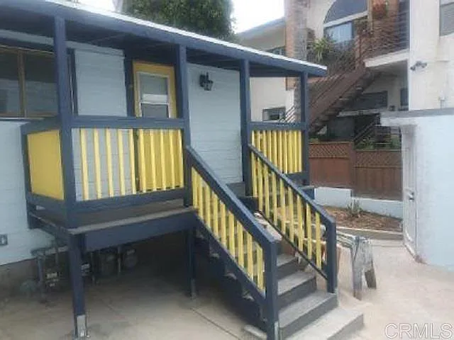 3 bed, 900 sqft, $3,300 — Photo 2