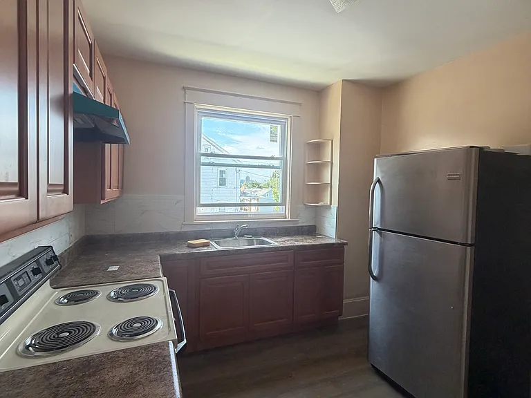 302 E Walnut St #1 — Photo 3