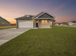 2501 Oriole Ln, Junction City, KS 66441