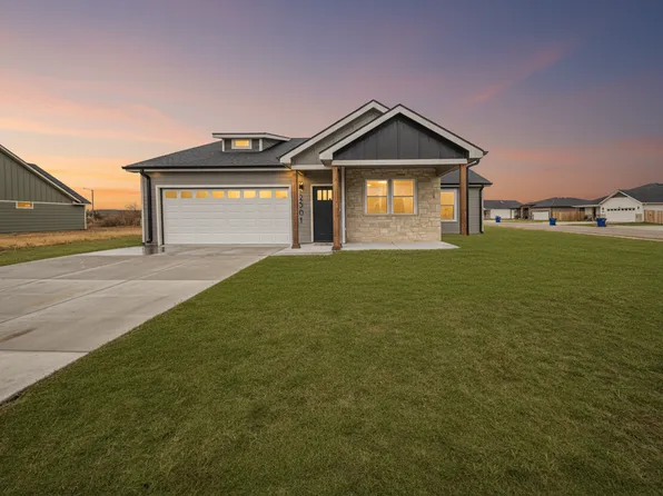 2517 Wren Ln, Junction City, KS 66441