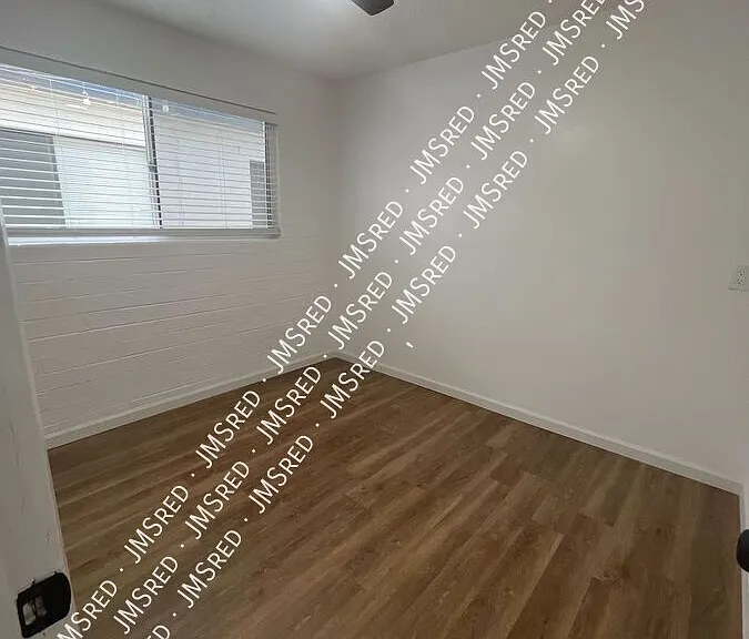 1433 S Kenneth Pl #8 — Photo 17