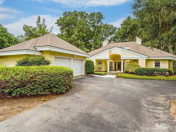 3rd image of 405 Island Circle E