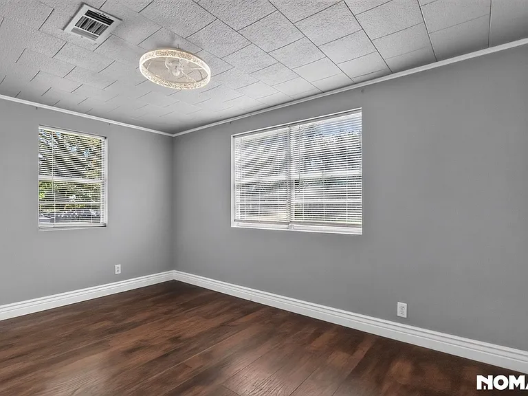 708 S Chestnut St — Photo 3