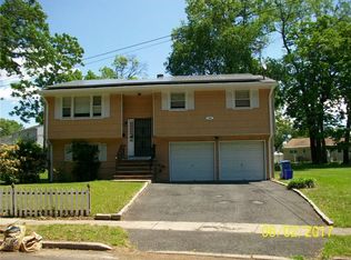 14 Briarwood Ct, Piscataway, NJ 08854