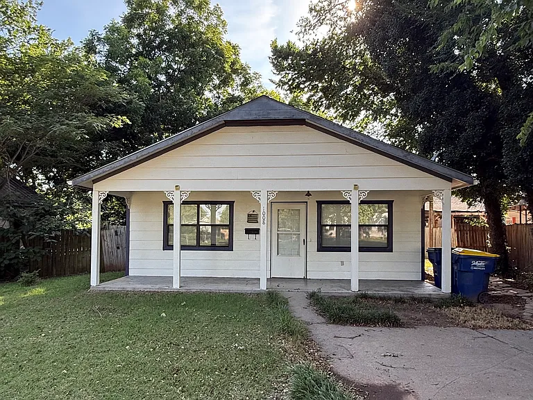 1008 S Lowry St — Photo 1