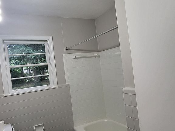5th image of 663 Merritt Dr