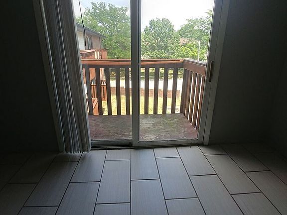 3rd image of 1919-1921 Tracy Dr #1919-12