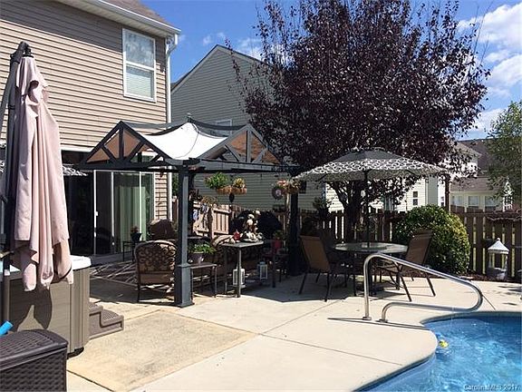 2nd image of 527 Wrayhill Dr #208
