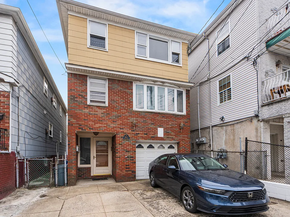 203 South St #1