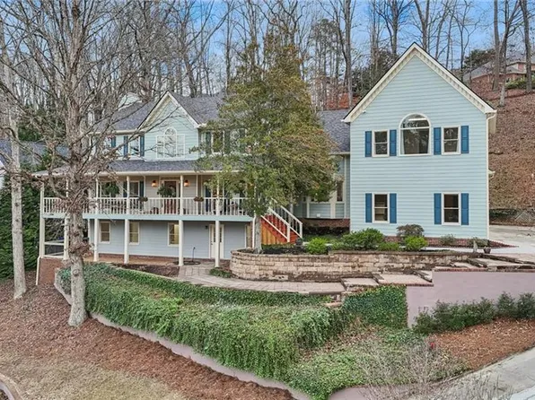 1090 Oakhaven Dr, Roswell, GA 30075