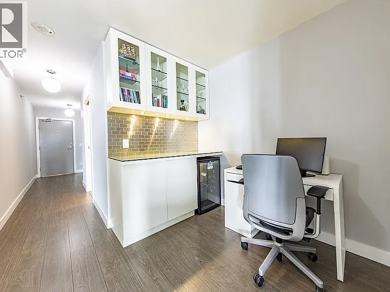 668 Columbia St #1011 — Photo 21