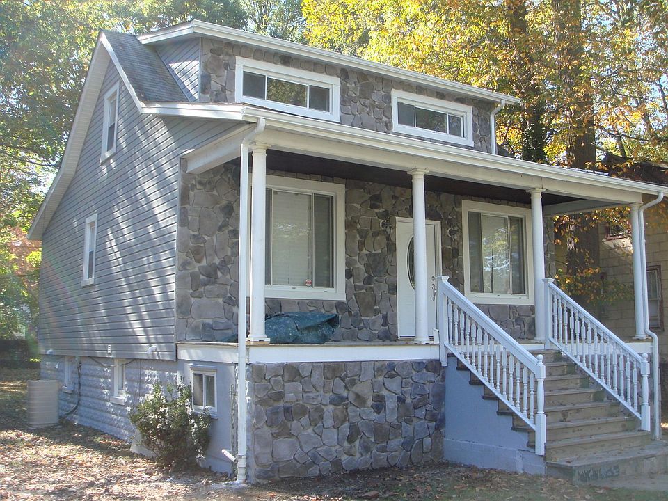 Stone front and vinyl siding
