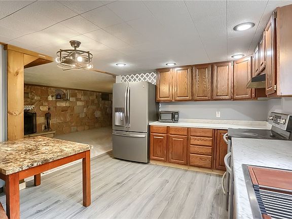 5th image of 615 Charles St
