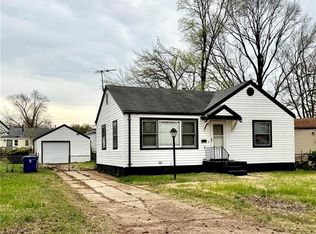 8150 Rector Dr, Saint Louis, MO 63134