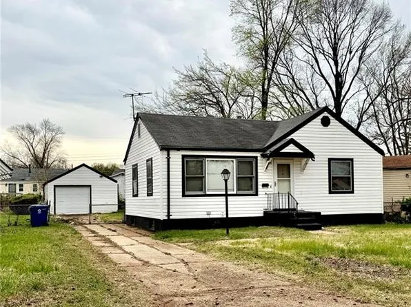 8150 Rector Dr, Saint Louis, MO 63134