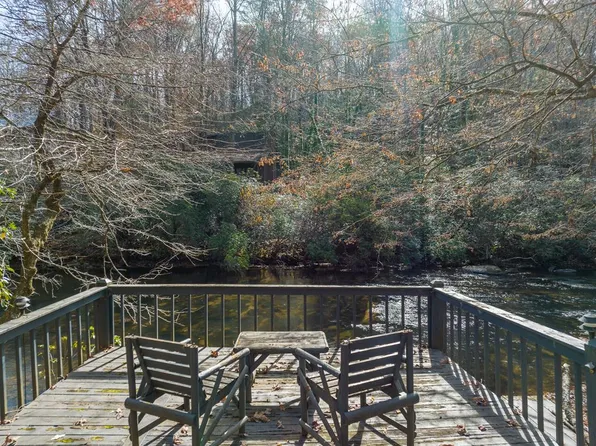512 S Riverview Ln, Ellijay, GA 30536