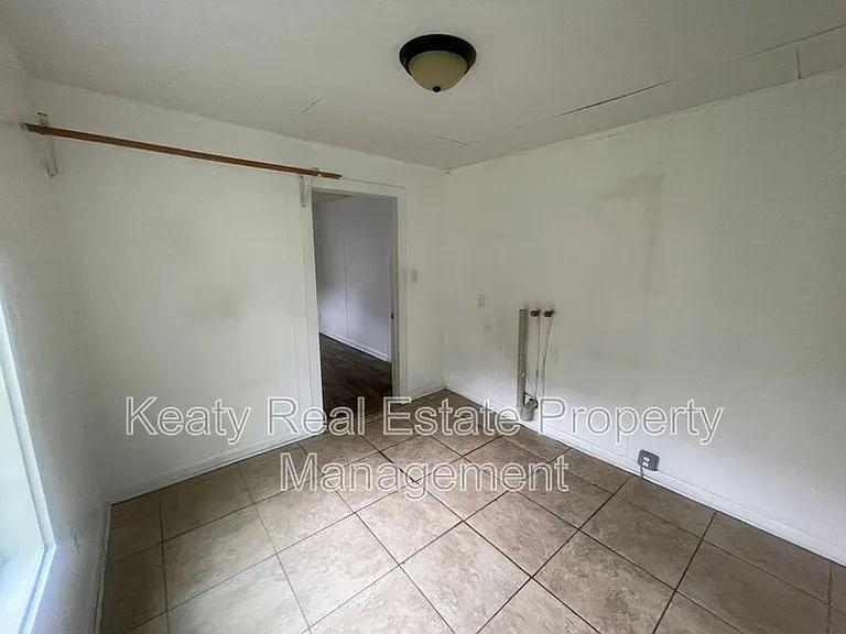 111 Dora St — Photo 13
