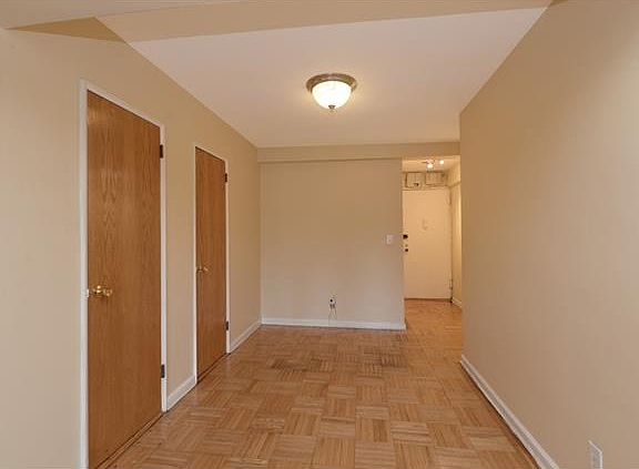 4th image of 1296 Midland Ave APT J2