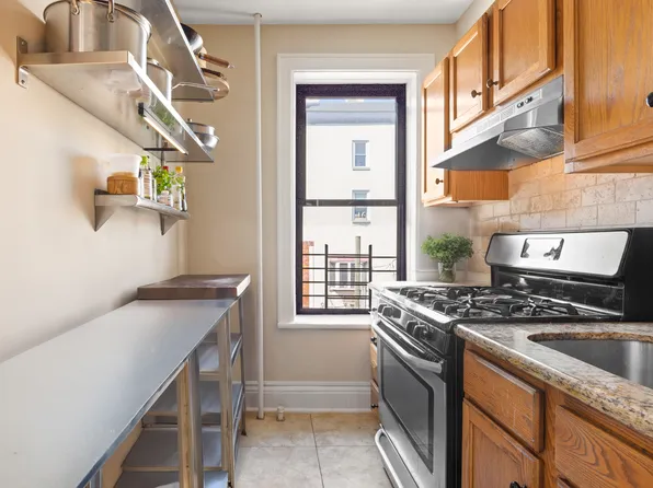 192 Union Street image 17 of 36