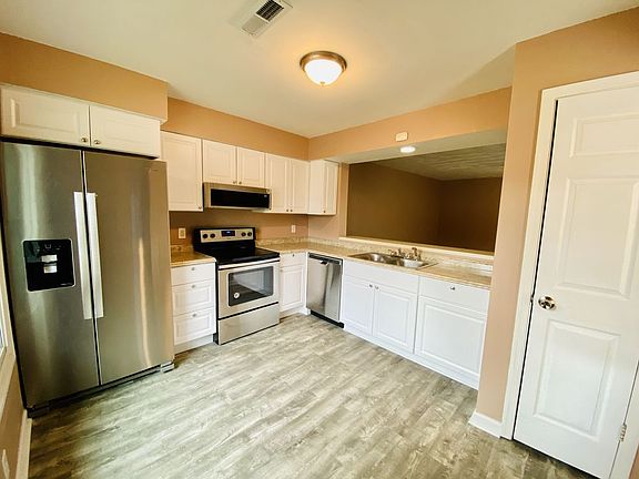 3rd image of 1561 Jameson Dr