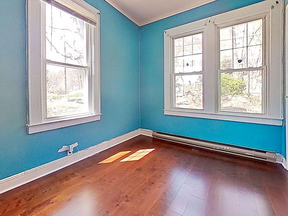3rd image of 361 Lake Dr Floor 1