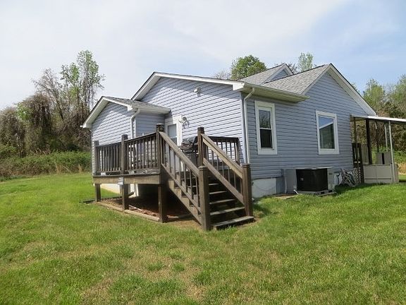 3rd image of 126 Loretta Ln