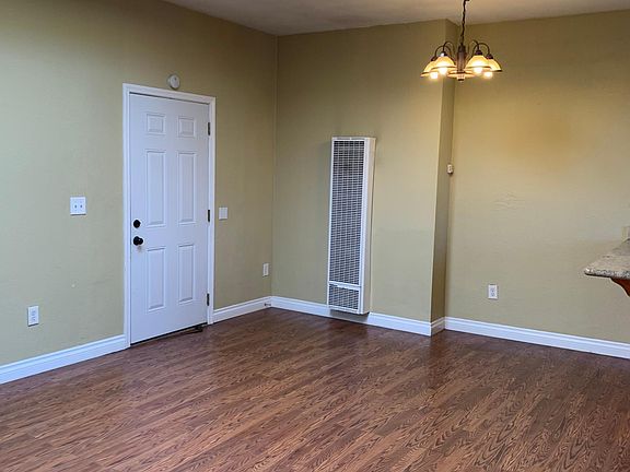 4th image of 939 University Ave #201