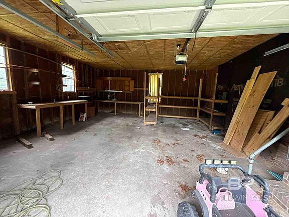 3rd image of 17716 Horseneck Rd