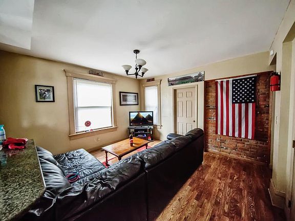 3rd image of 245 E Northwood Ave