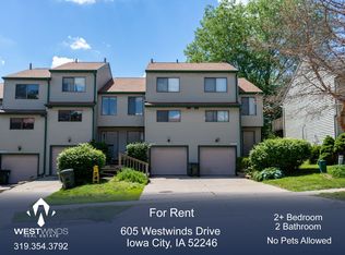 605 Westwinds Dr, Iowa City, IA 52246