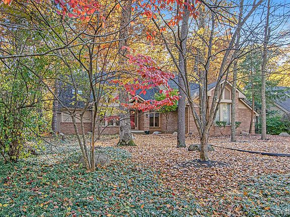 3rd image of 3551 Oakleaf Dr