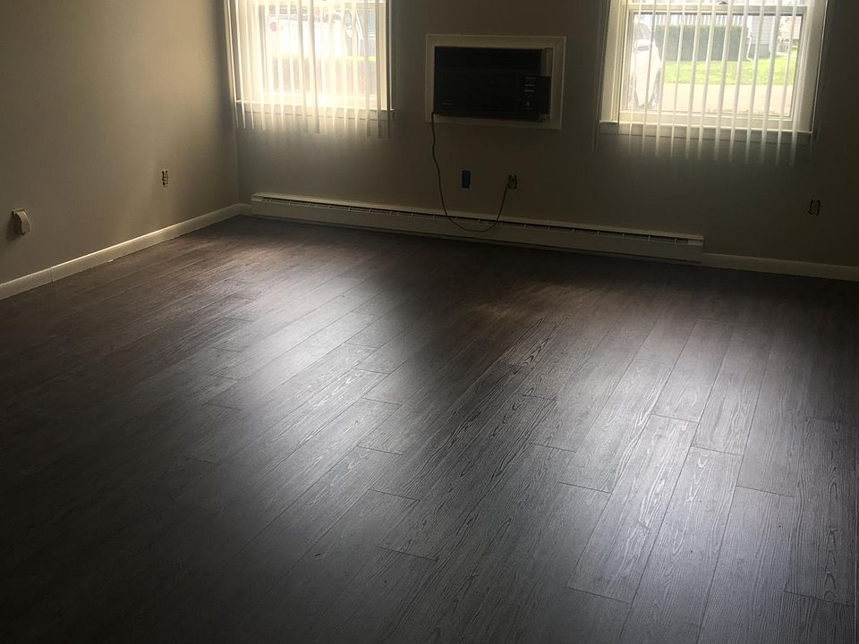 2nd image of 124 Franklin St APT 1