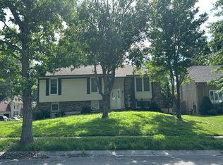 5829 N Norton Ave, Gladstone, MO 64119