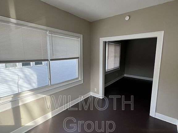 2nd image of 2827 N Kenwood Ave APT 4