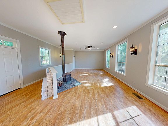 4th image of 39 Whispering Winds Rd