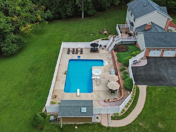 5th image of 2806 Pheasant Ln