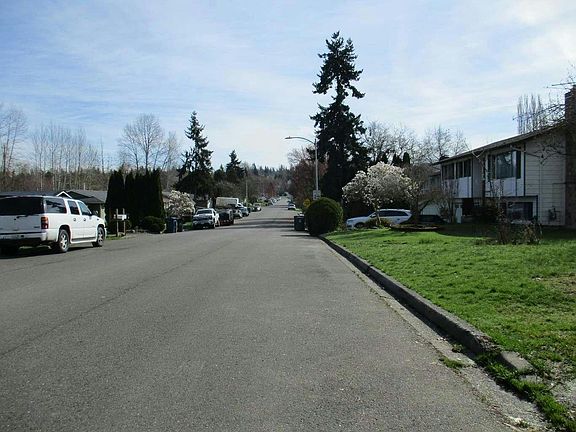 3rd image of 6128 60th Pl NE