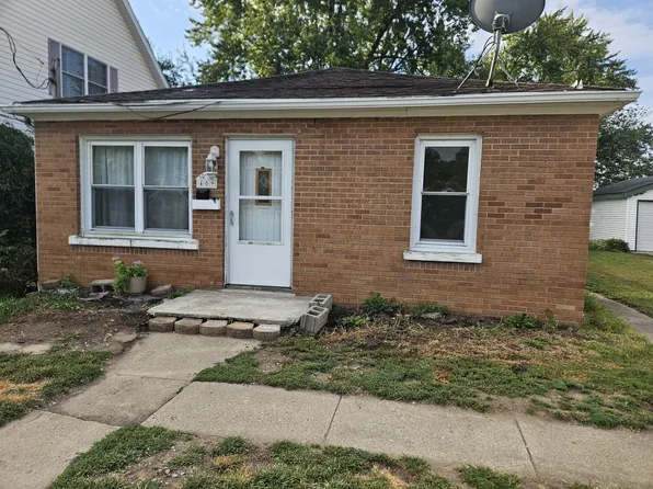409 W Water St, Momence, IL 60954