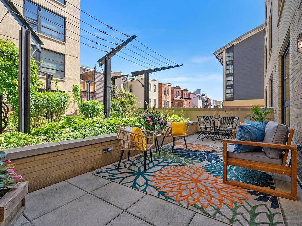 Private patio (close to 300 square feet)
