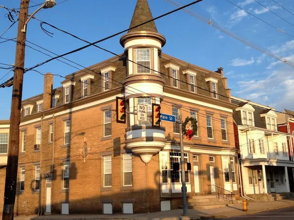 1 E Main St, 1 E Main St APT 3, Dallastown, PA 17313